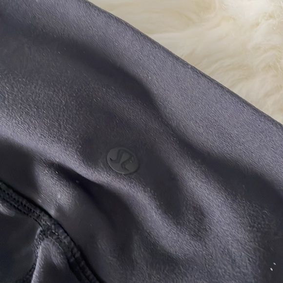 Lululemon 3/4 Reveal Leggings - Picture 2 of 5